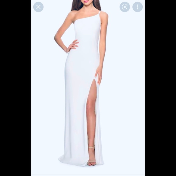 La Femme Dresses & Skirts - New La Femme White One Strap Gown with Sexy High Slit Classic Beauty Train